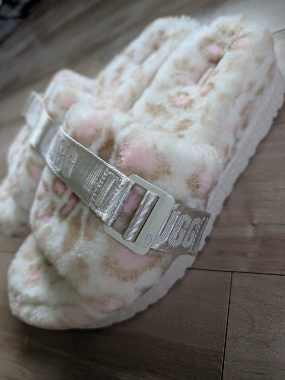 UGG Fluff Yeah Slide Slippers Leopard Pink Cream Shearling Size 10 EU 41